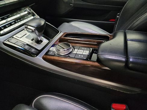 Used 2017 Genesis G90 3.3T Premium RWD image 26