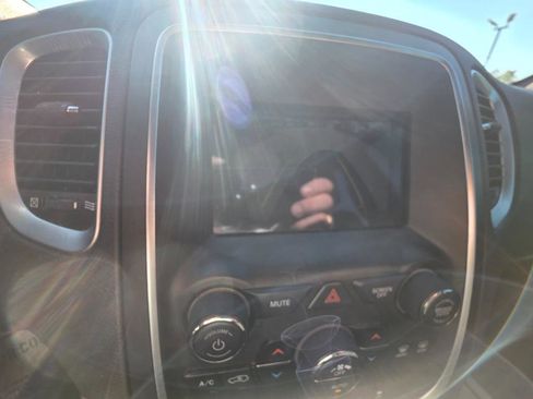 Used 2019 Dodge Durango SXT image 17