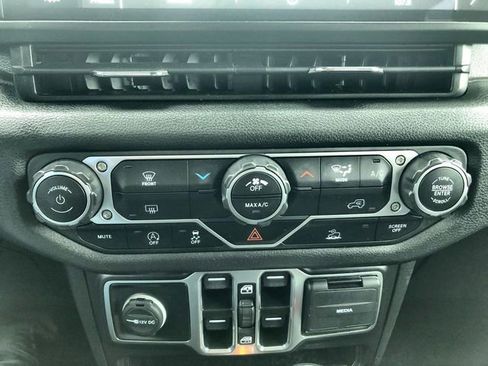 Used 2025 Jeep Wrangler Unlimited Sport AWD/4WD image 18