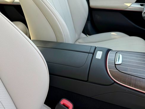 Used 2025 Mercedes-Benz E 350 Sedan image 21