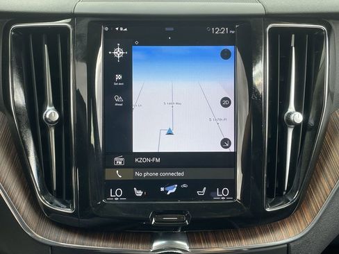 Used 2021 Volvo XC60 T5 Momentum w/ Premium Package image 14