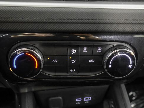 Used 2024 Chevrolet TrailBlazer LT FWD image 30