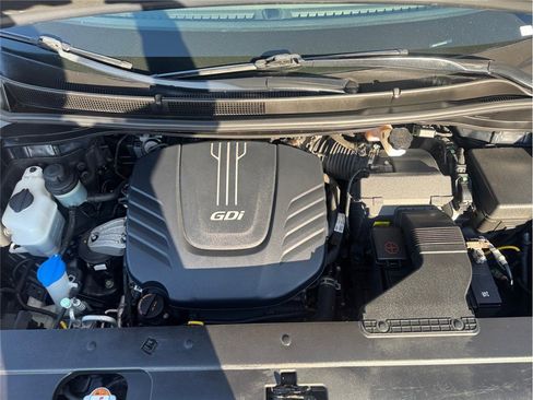 Used 2017 Kia Sedona LX image 8
