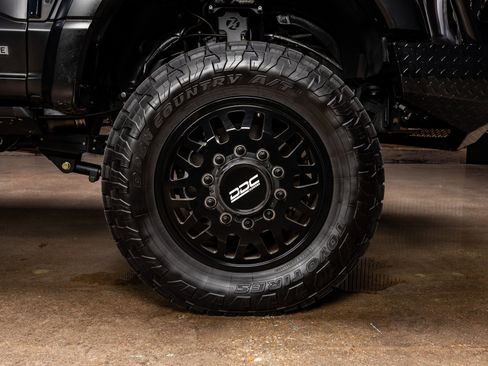 Used 2025 Ford F450 Platinum w/ FX4 Off-Road Package image 11