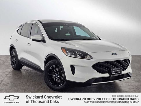 Used 2020 Ford Escape SE image 1