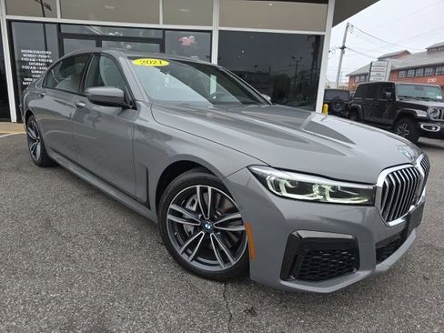 Used 2021 BMW 750i xDrive w/ M Sport Package image 2