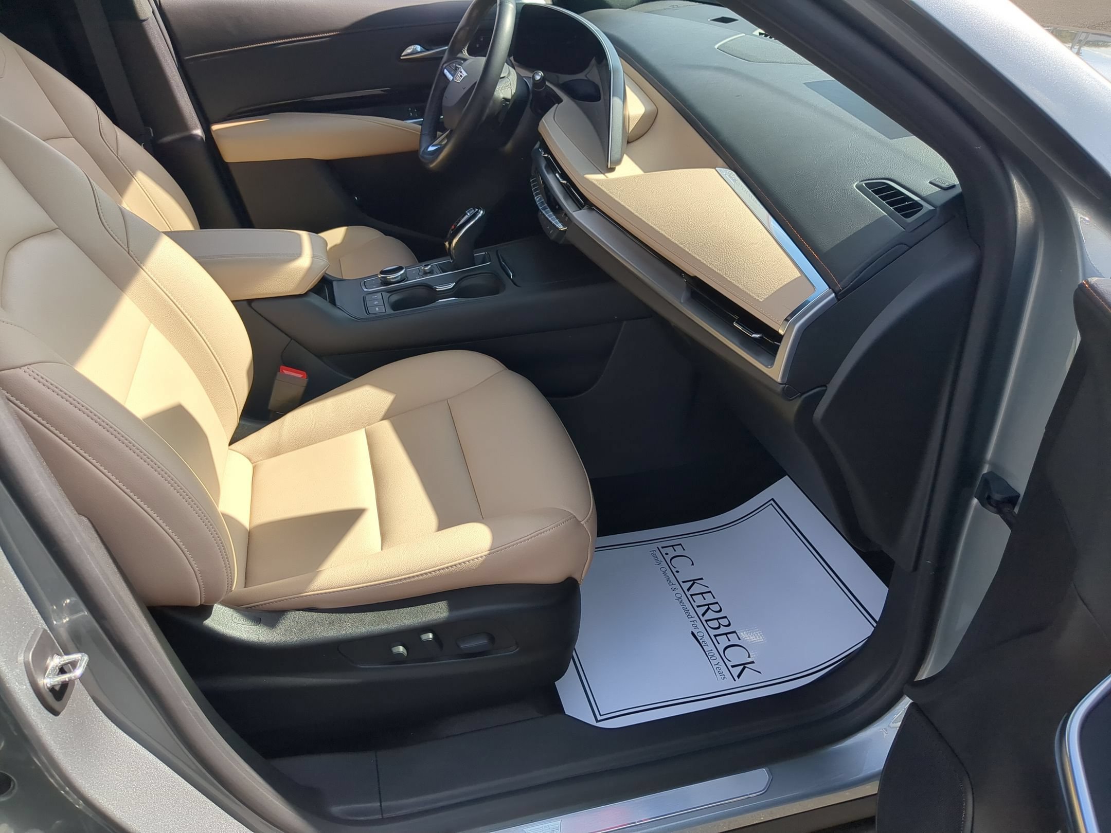 Certified 2024 Cadillac XT4 Luxury w/ Cold Weather Package AWD/4WD image 26