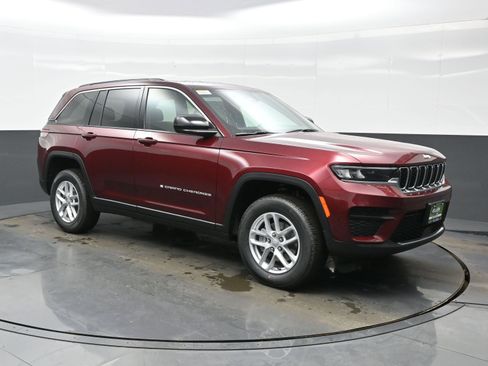 New 2026 Jeep Grand Cherokee Laredo image 8