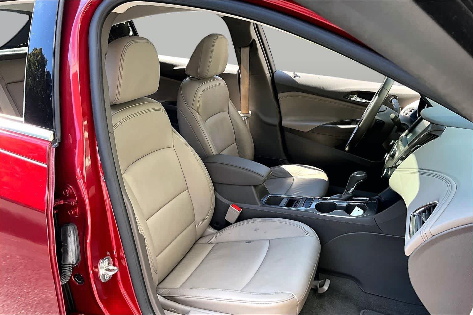 Used 2017 Chevrolet Cruze Premier FWD image 9