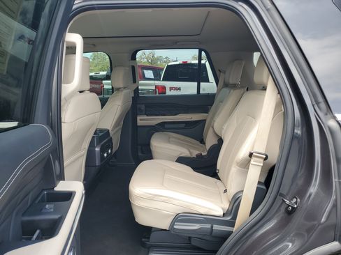 Used 2023 Ford Expedition Platinum AWD/4WD image 26