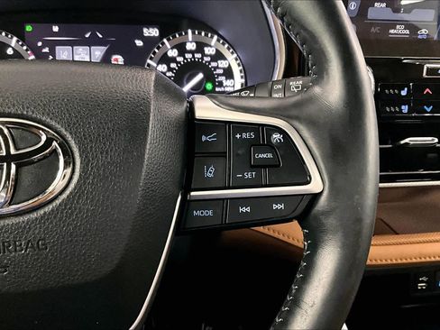 Used 2022 Toyota Highlander Platinum AWD/4WD image 25