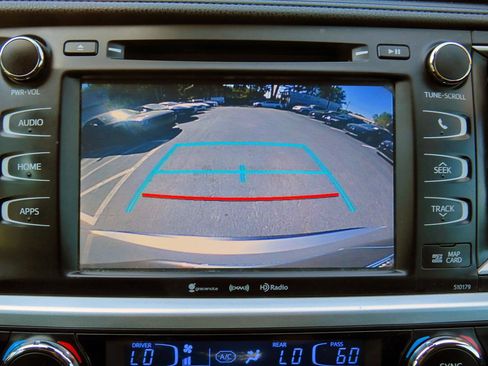 Used 2018 Toyota Highlander XLE image 37