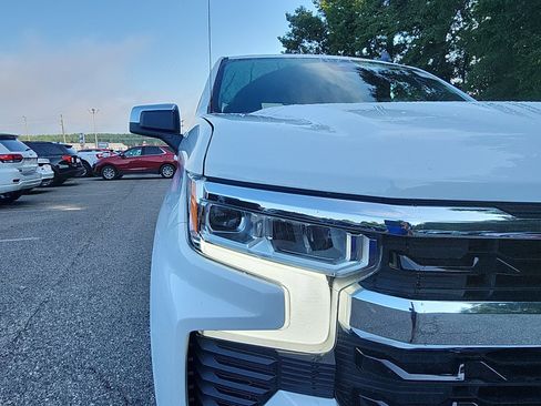 Used 2024 Chevrolet Silverado 1500 LT AWD/4WD image 9
