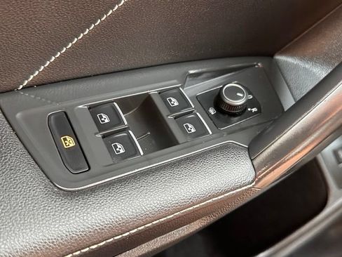 Used 2022 Volkswagen Tiguan SE AWD/4WD image 17