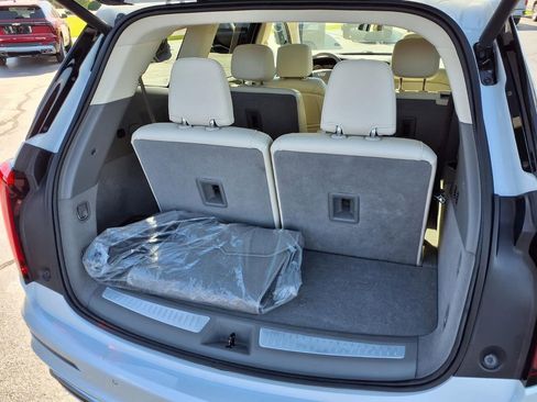 Used 2023 Cadillac XT6 Premium Luxury w/ LPO, Floor Liner Package AWD/4WD image 29