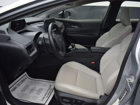 Used 2023 Toyota Prius XLE image 13