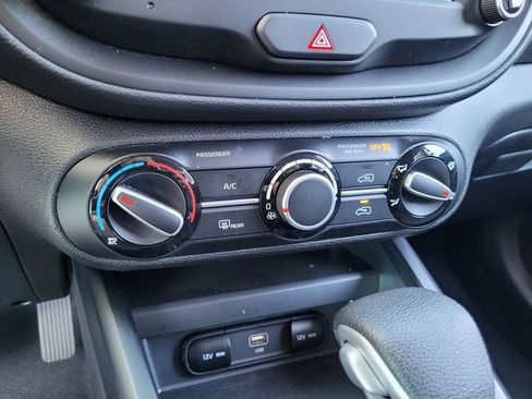 Certified 2025 Kia Soul LX w/ LX Technology Package FWD image 21
