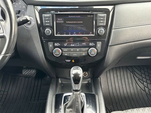 Used 2020 Nissan Rogue SV FWD image 13