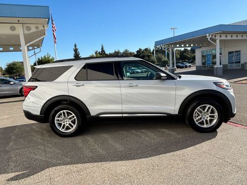 Used 2025 Ford Explorer Active AWD/4WD image 4