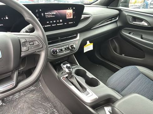 New 2025 Buick Envista Preferred w/ Convenience II Package FWD image 18