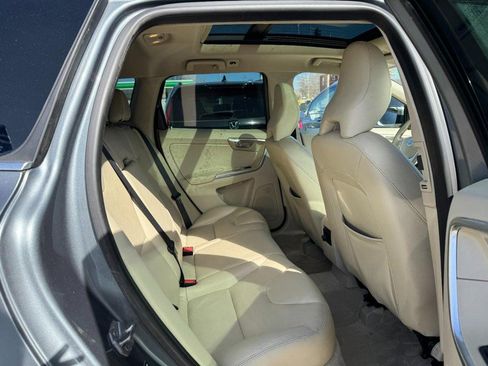 Used 2016 Volvo XC60 T5 Premier image 11