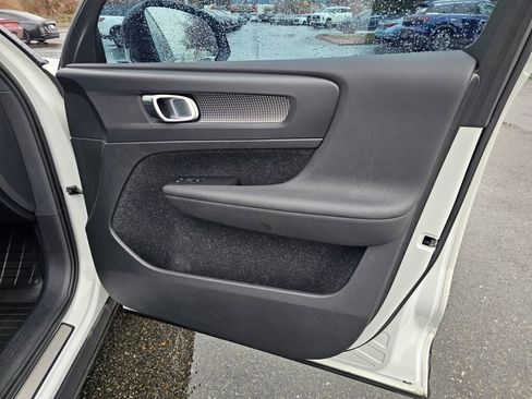 Used 2020 Volvo XC40 T5 R-Design image 10