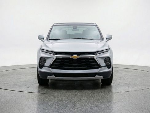 Used 2025 Chevrolet Blazer LT FWD image 2