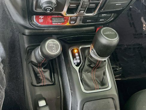 Used 2023 Jeep Gladiator Rubicon w/ LED Lighting Group AWD/4WD image 17