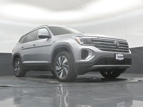 Used 2025 Volkswagen Atlas SE FWD image 50