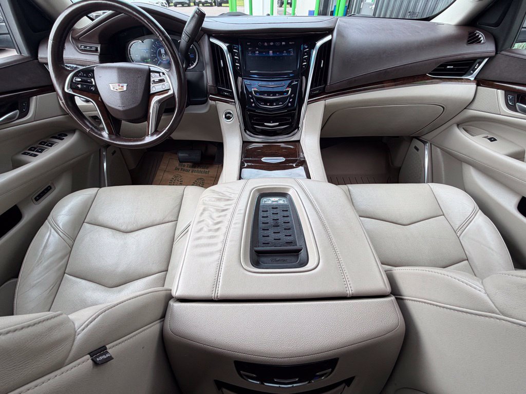 Used 2017 Cadillac Escalade Premium Luxury AWD/4WD image 12