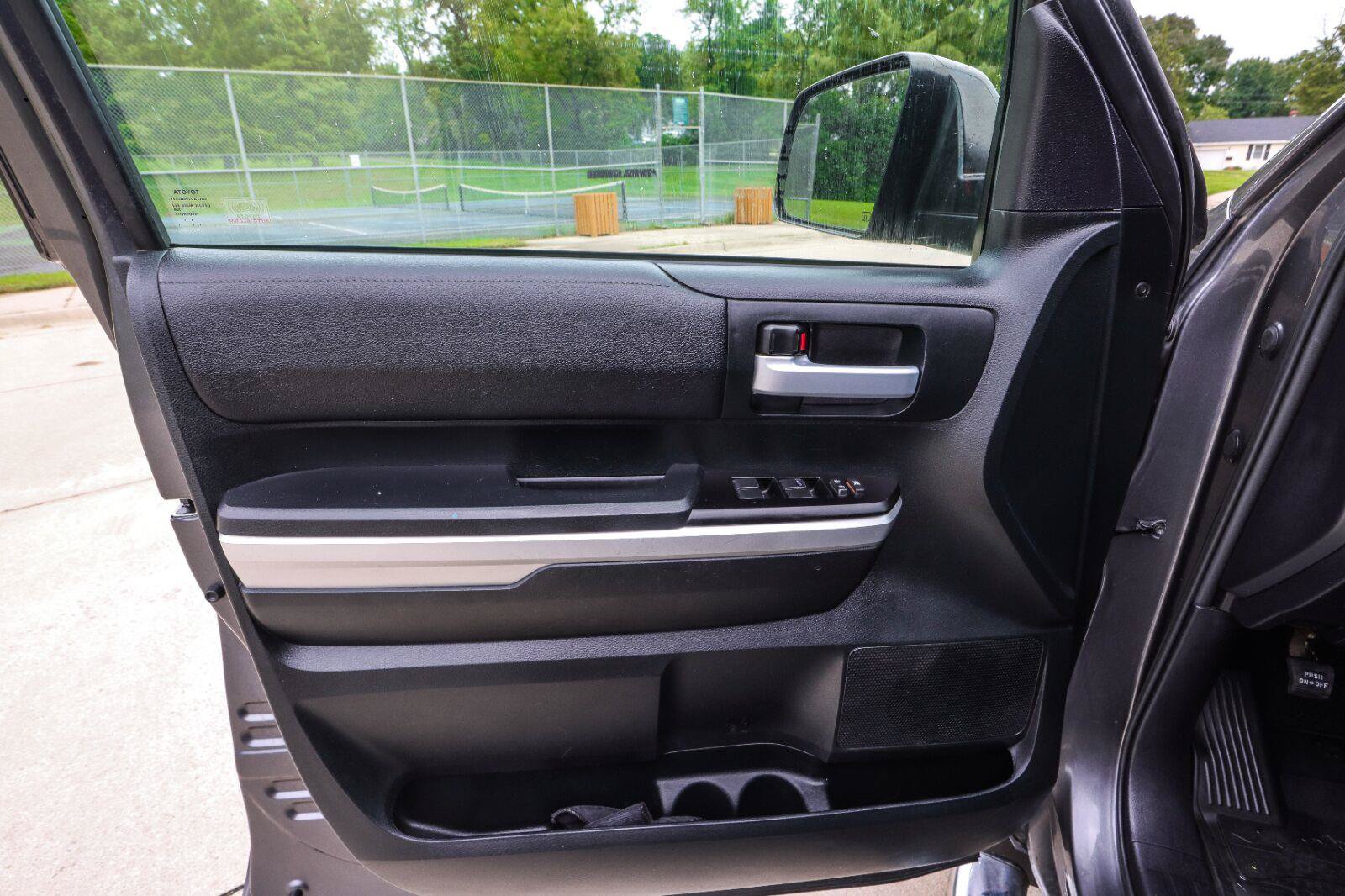 Used 2017 Toyota Tundra SR5 RWD image 31