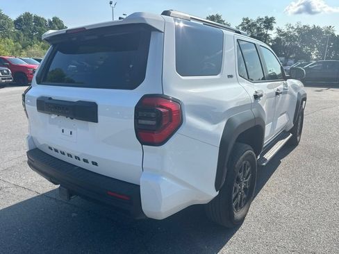 Used 2025 Toyota 4Runner SR5 AWD/4WD image 5