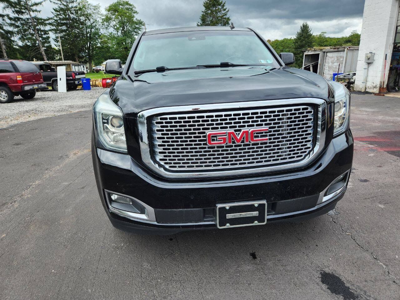 Used 2015 GMC Yukon Denali w/ Touring Package AWD/4WD image 13