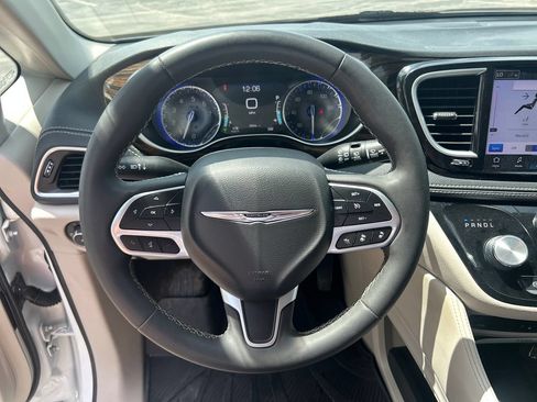 Used 2023 Chrysler Pacifica Limited w/ Uconnect Theater Family Group AWD/4WD image 15