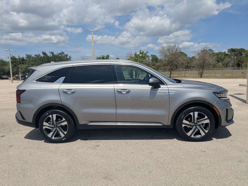 Certified 2023 Kia Sorento SX Prestige AWD/4WD image 4