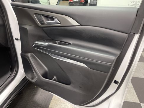 Used 2025 Chevrolet Traverse LT image 25