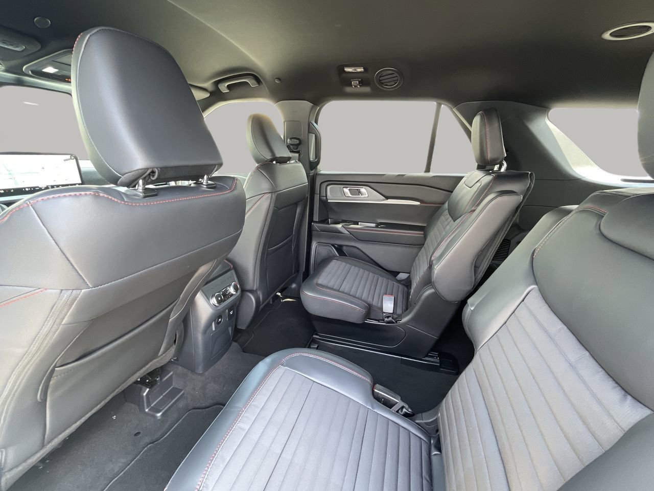 New 2026 Ford Explorer ST-Line w/ ST-Line Street Pack RWD image 19