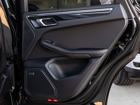 Certified 2026 Porsche Macan AWD/4WD image 39