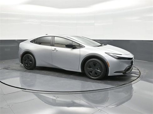New 2026 Toyota Prius LE image 17