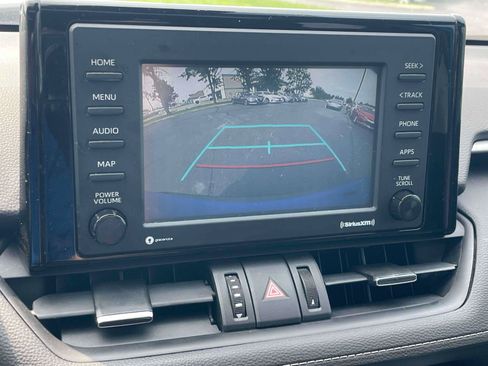 Used 2020 Toyota RAV4 XLE Premium FWD image 19