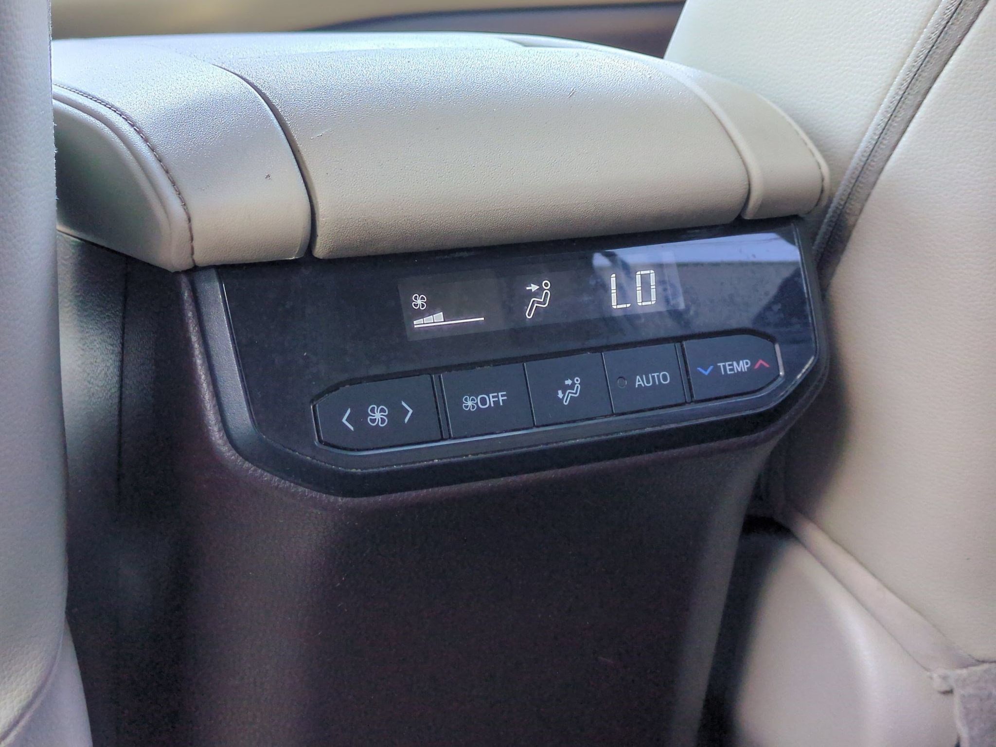 Used 2022 Toyota Highlander XLE FWD image 26
