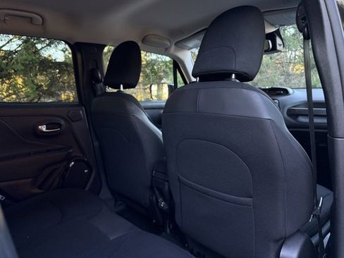 Used 2018 Jeep Renegade Altitude image 25