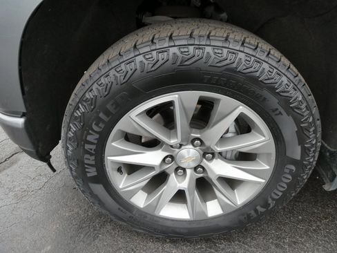 Used 2021 Chevrolet Silverado 1500 High Country w/ Safety Package II image 10