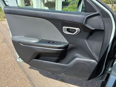 Used 2025 Kia K4 LXS image 18