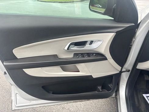 Used 2017 Chevrolet Equinox LS FWD image 13