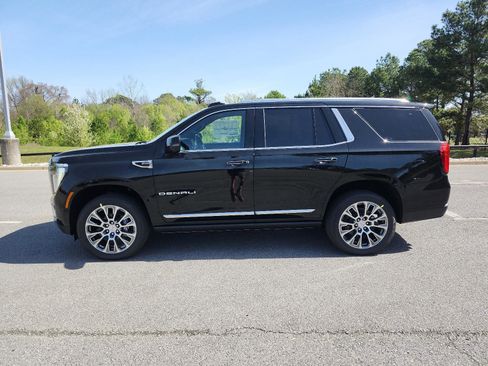 New 2026 GMC Yukon Denali w/ Denali Reserve Package image 2