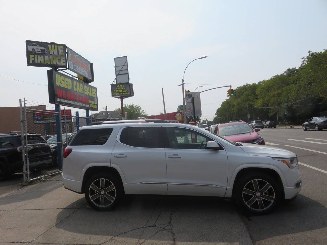 Used 2019 GMC Acadia Denali w/ Technology Package AWD/4WD image 9