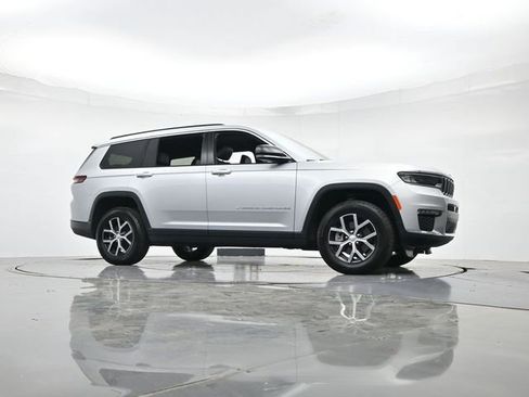 Used 2025 Jeep Grand Cherokee L Limited AWD/4WD image 35
