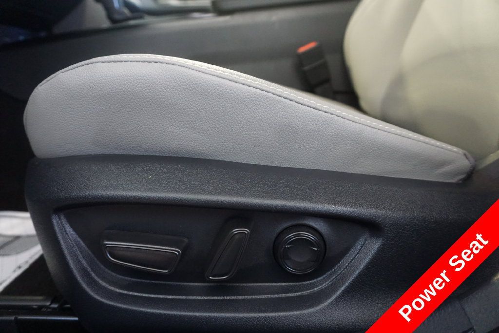 Used 2025 Toyota Camry SE AWD/4WD image 7