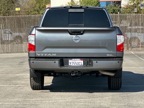 Used 2017 Nissan Titan SL image 5